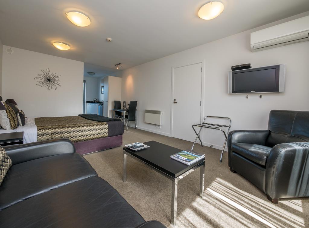 Bellano Motel Suites Christchurch Ngoại thất bức ảnh A typical studio apartment