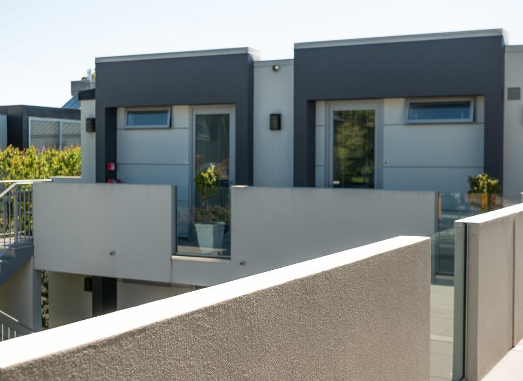 Bellano Motel Suites Christchurch Ngoại thất bức ảnh Townhouses in the complex