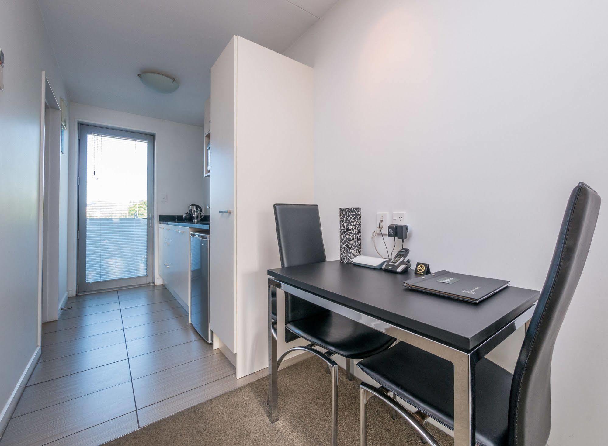 Bellano Motel Suites Christchurch Ngoại thất bức ảnh A typical studio apartment