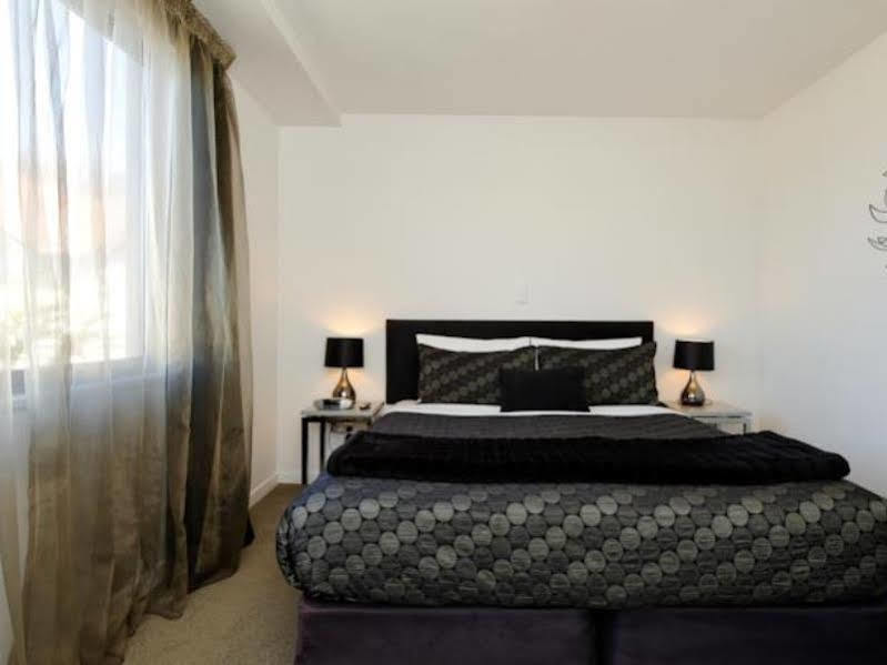 Bellano Motel Suites Christchurch Ngoại thất bức ảnh A bedroom at the hotel