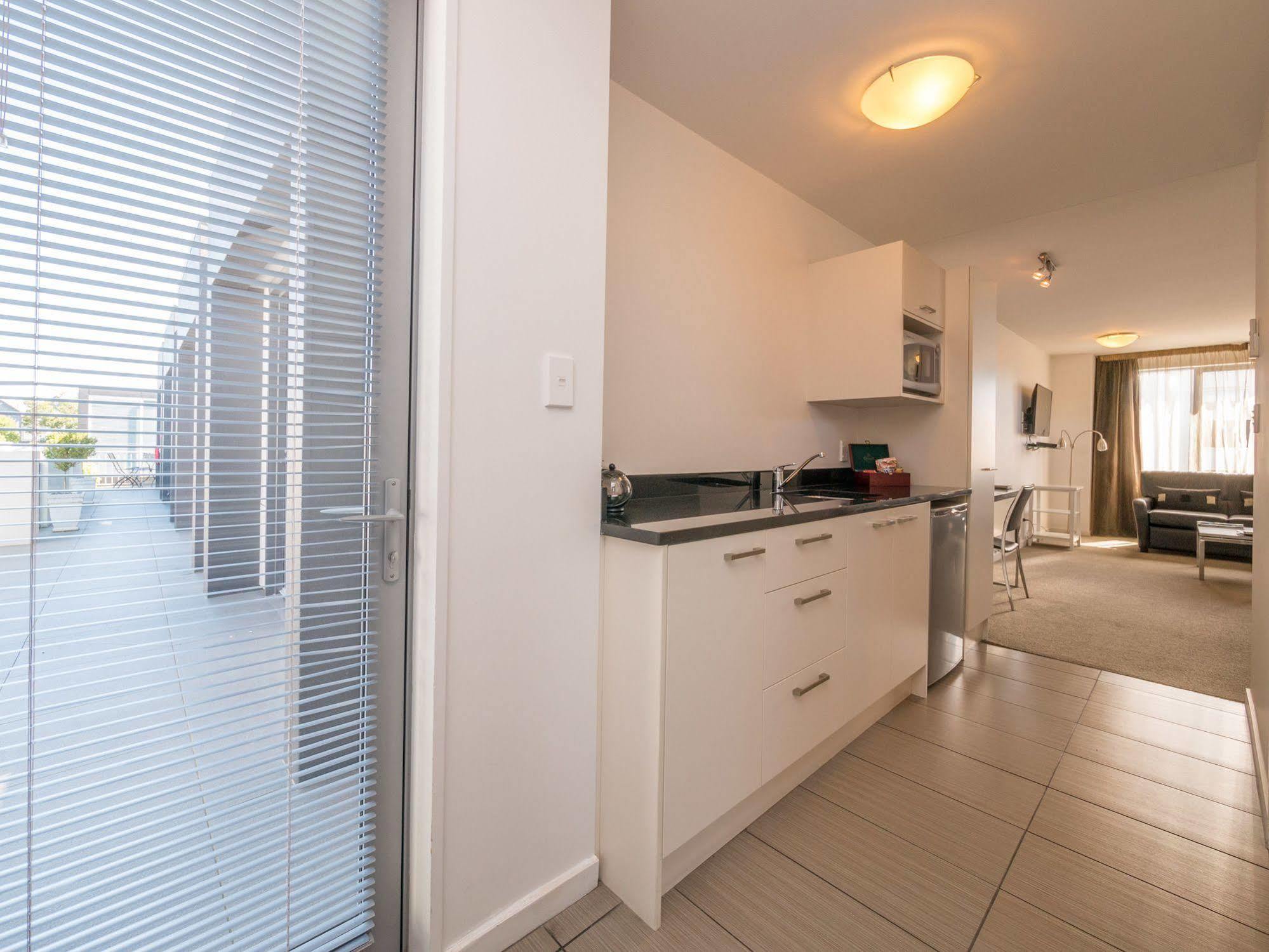 Bellano Motel Suites Christchurch Ngoại thất bức ảnh A typical apartment