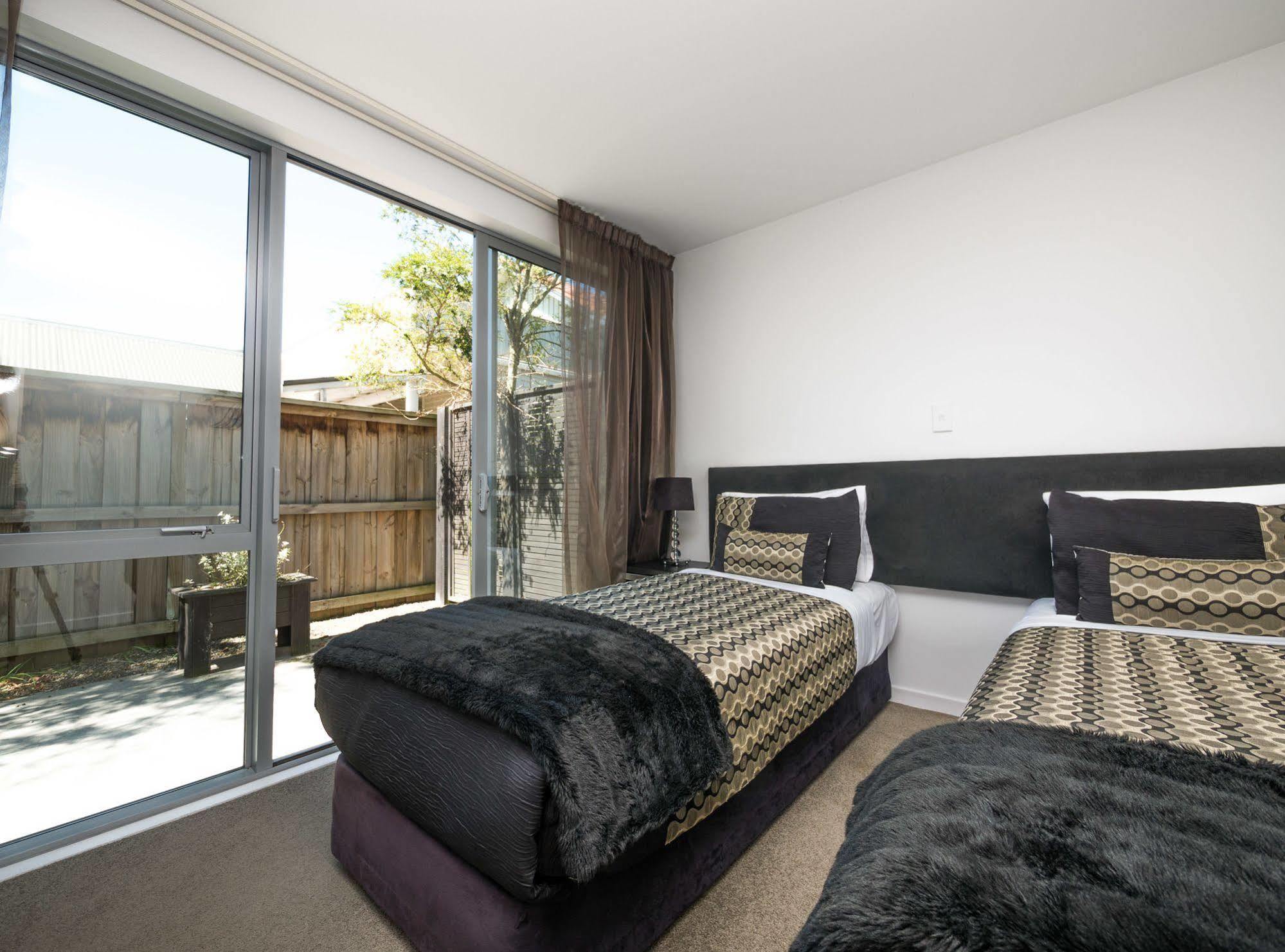 Bellano Motel Suites Christchurch Ngoại thất bức ảnh A bedroom at the hotel