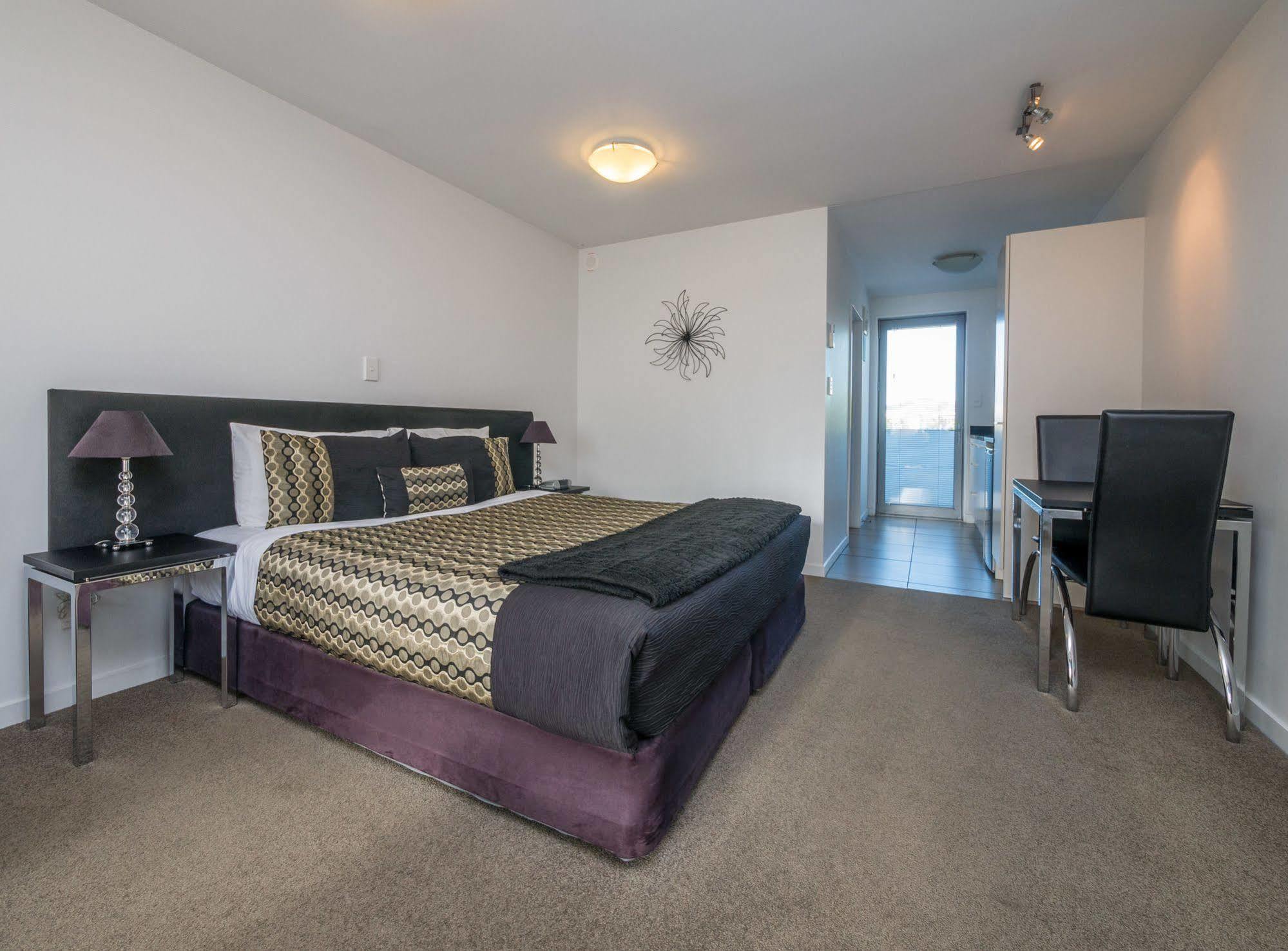 Bellano Motel Suites Christchurch Ngoại thất bức ảnh A typical studio apartment
