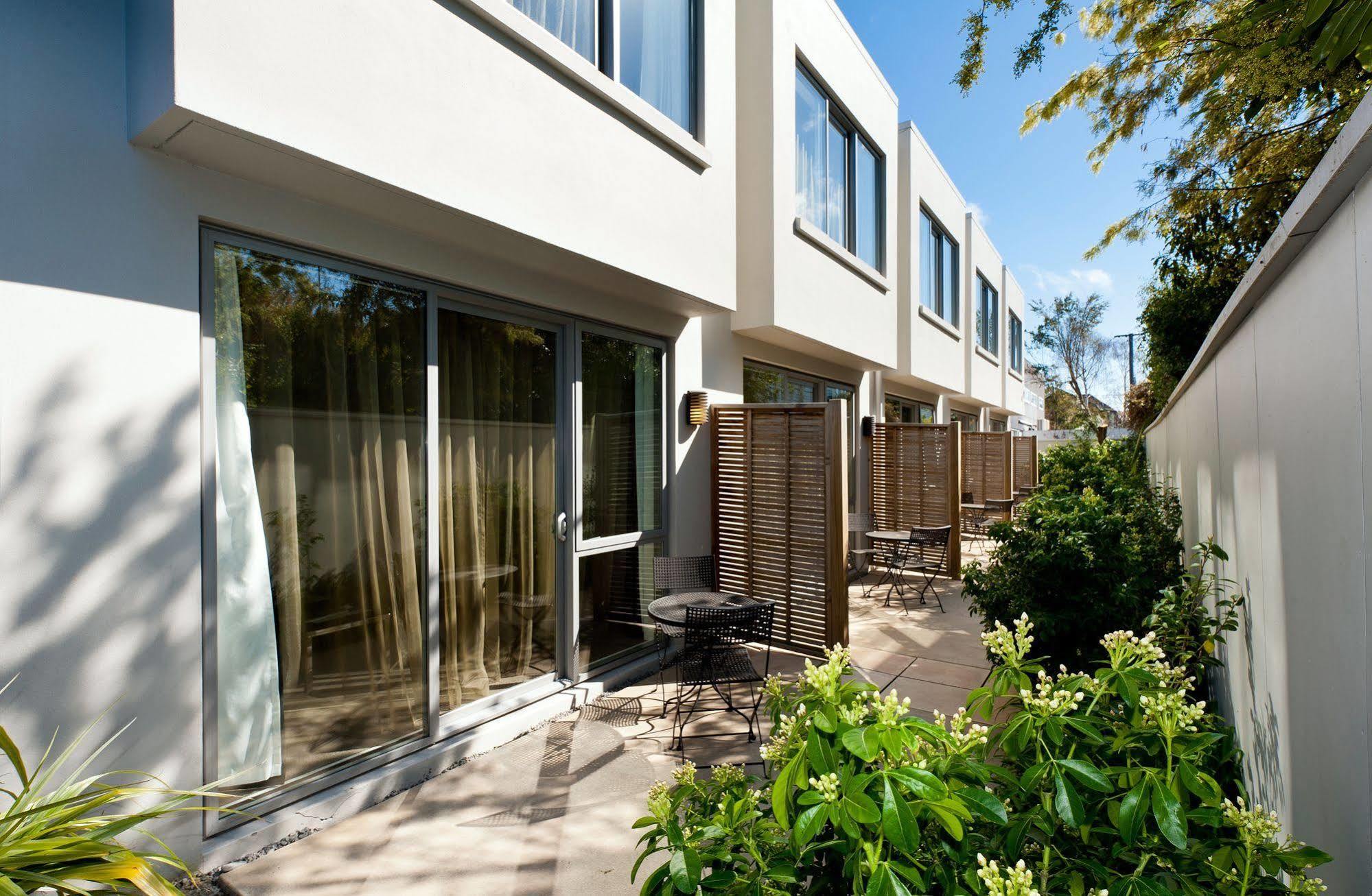 Bellano Motel Suites Christchurch Ngoại thất bức ảnh The hotel's courtyard
